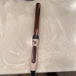 L’Ange Curl 1" (25MM) Titanium Curling Wand
.